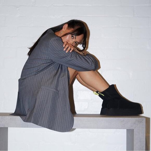 Ugg Classic Dipper Boot Black 9 - Picture 9 of 11